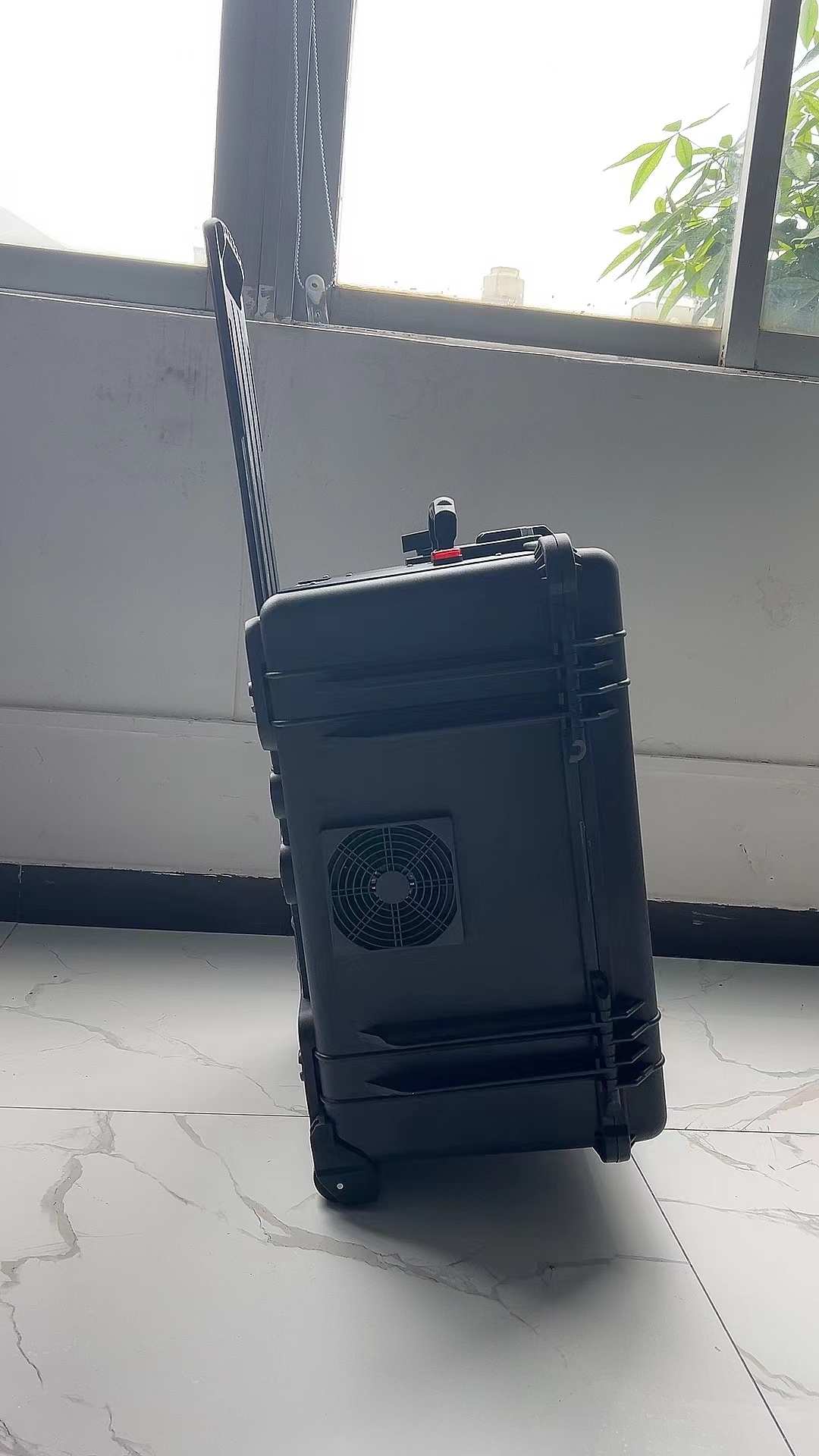 屏山手拉箱型移动通信干扰器